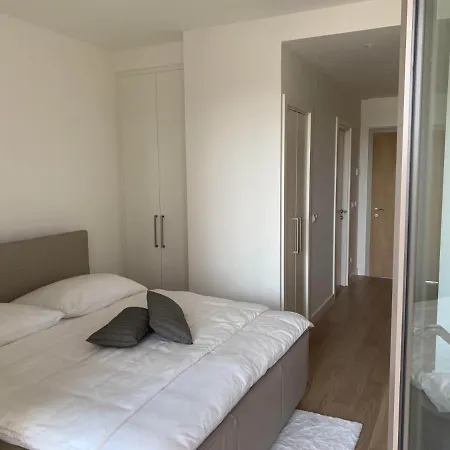 Bliss City Apartments- Waterfront Verde